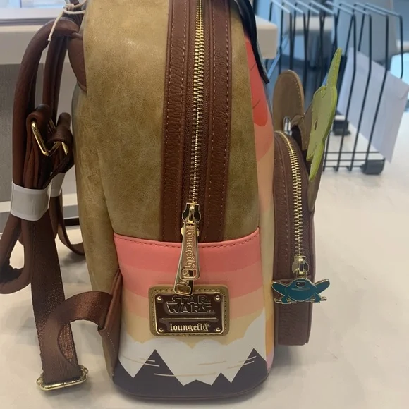 Mandalorian Star Wars loungefly backpack - Picture 10 of 13